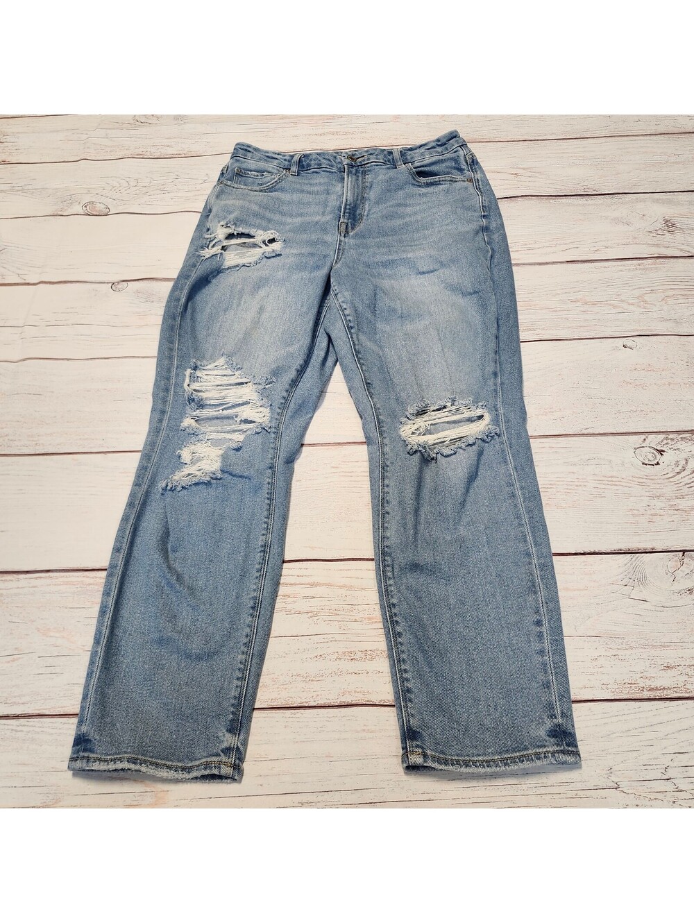 American Eagle Ripped Light Wash Denim Curvy Mom Size 12